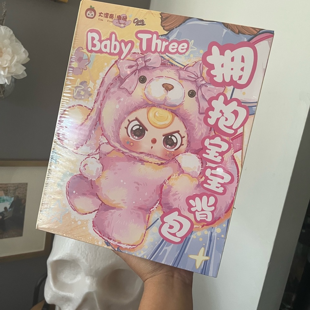 400% Baby Three Plush Toy is a 400% huggable backpack - Picture 9 of 13